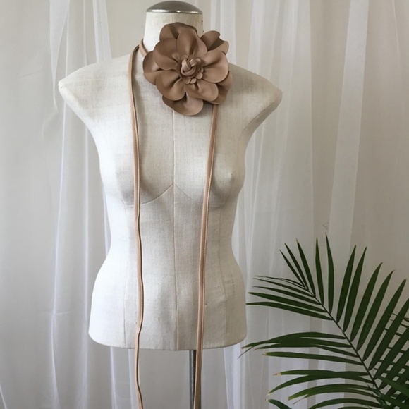 Vintage Tan Faux-Leather Flower Belt - Picture 4 of 4